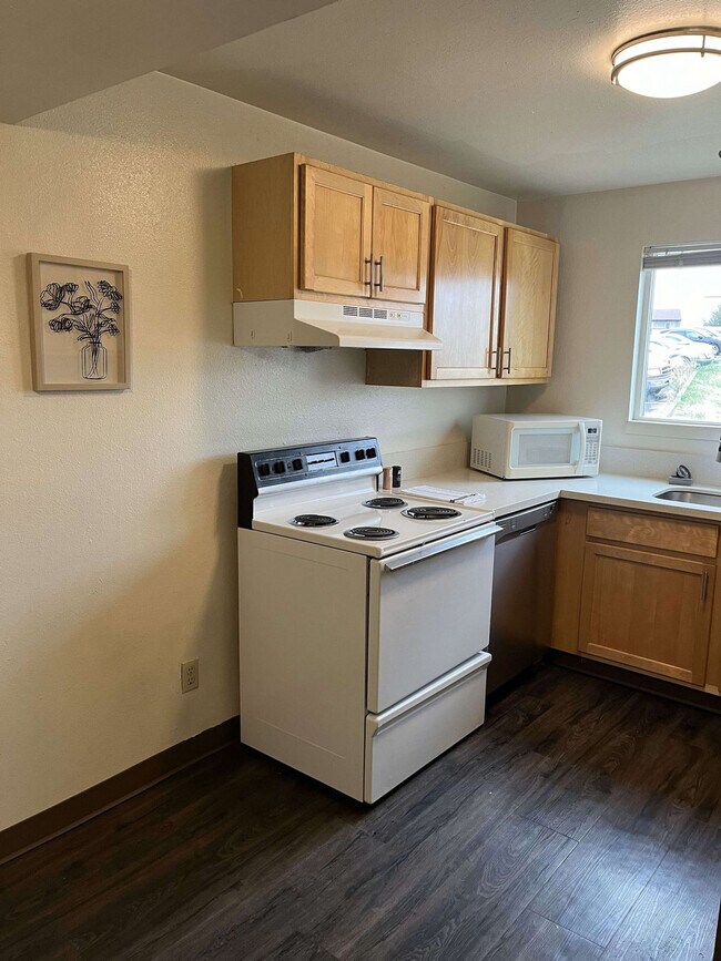 Building Photo - 1555 NE Merman Dr