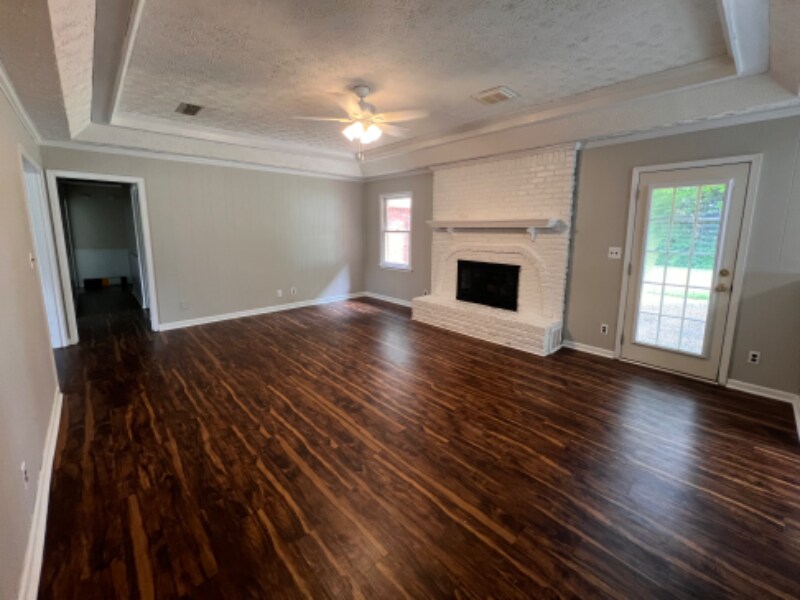 Building Photo - 107 Ledyard Dr