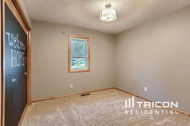 Building Photo - 14358 Bluebird St NW