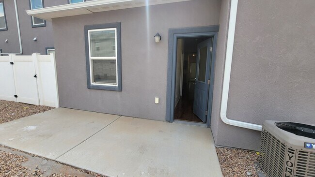 Building Photo - Modern Townhome with Views Near Mesa Mall