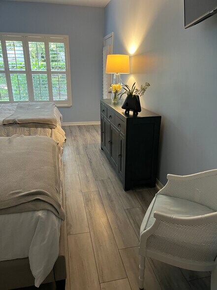 Building Photo - 10067 Perfect Dr