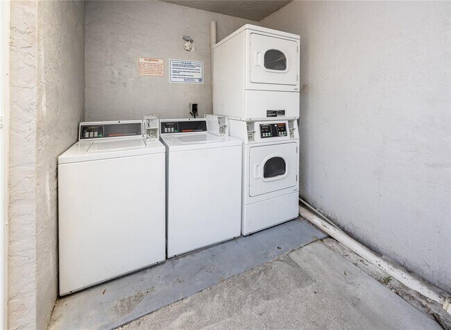 Building Photo - 1860 Phillippi Shores Dr