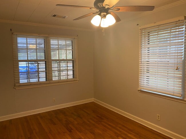 Building Photo - Heart of Cloverdale