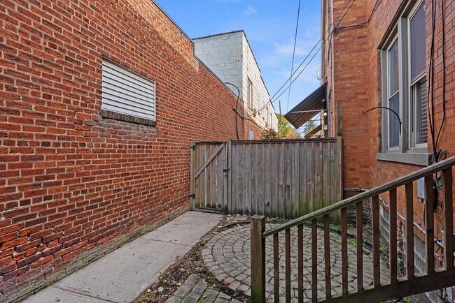 Building Photo - 4 Hanford St