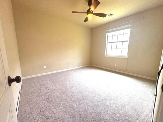 Building Photo - 15210 Falcon Dr