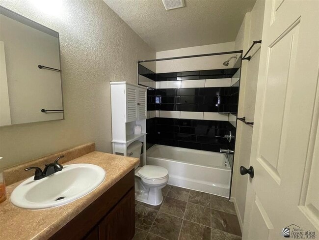 Building Photo - 9027 E 31st Ln