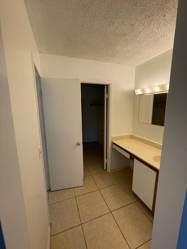 Building Photo - 14830 Naranja Lakes Blvd