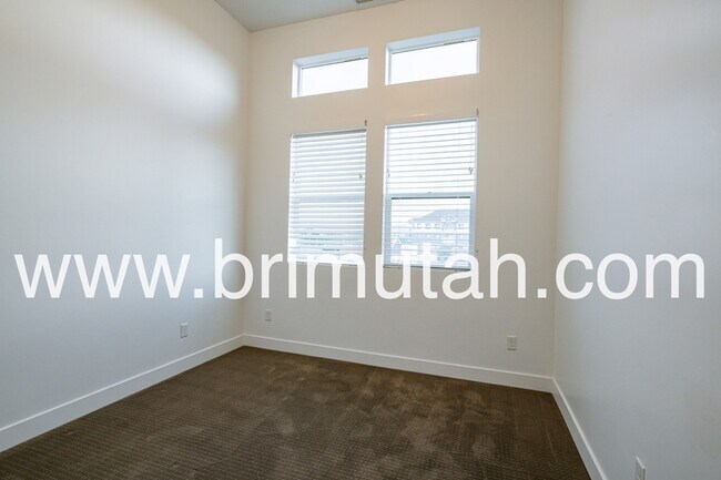 Building Photo - 9196 S Holiday Bowl Ct