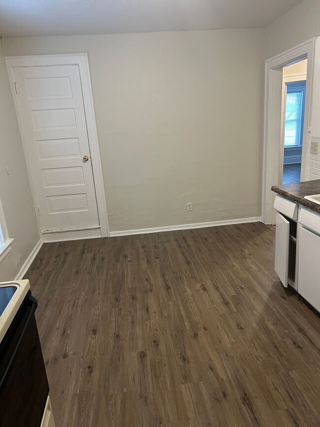 Building Photo - 511 N Penn Ave