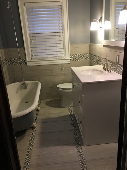 Building Photo - 76 Cottage St