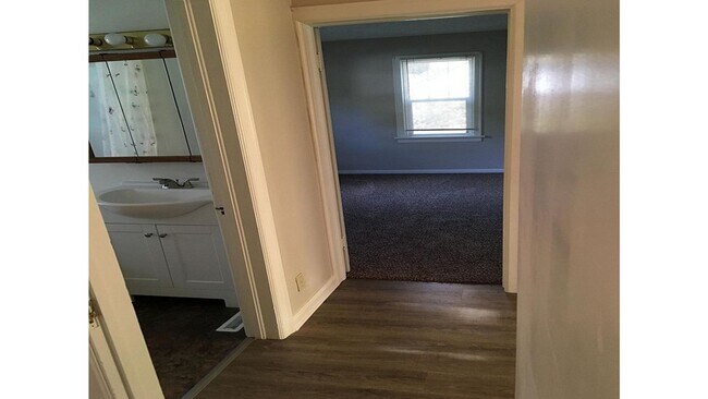 Building Photo - 705 N 16th St