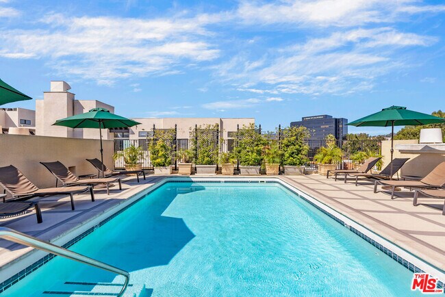 Building Photo - 11500 San Vicente Blvd