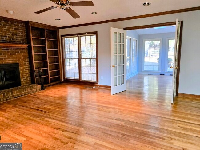 Building Photo - 270 North Dr