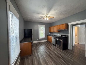 Building Photo - 2564 Deming Ave