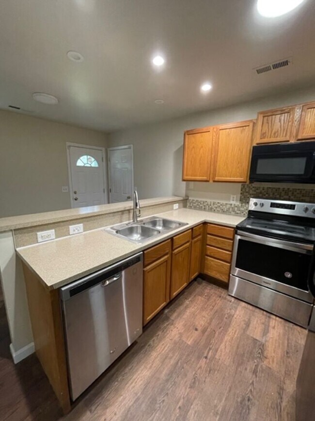 Building Photo - Must see this 4 bedroom 2.5 bath townhouse with 1 car garage .