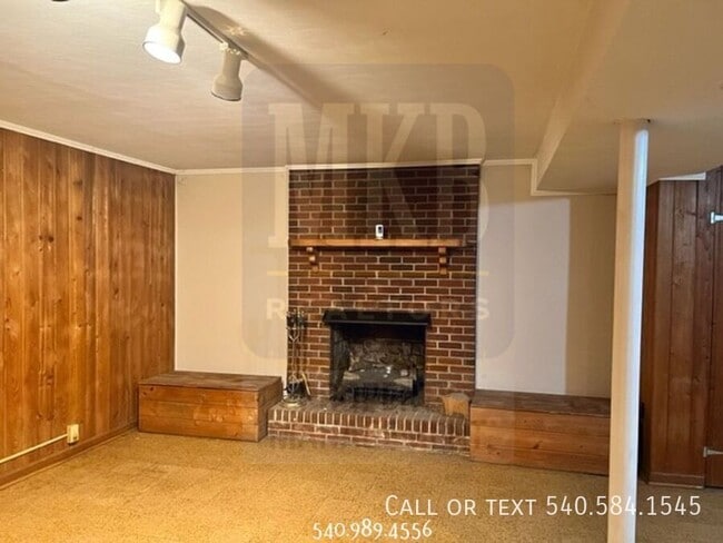 Building Photo - 3203 Ledgewood Ave