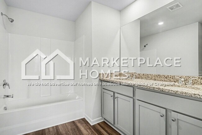 Building Photo - 461 Oakwood Dr NW
