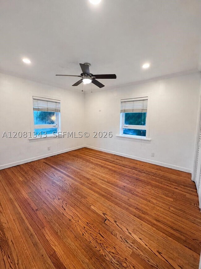 Building Photo - 7715 SW 57th Ave