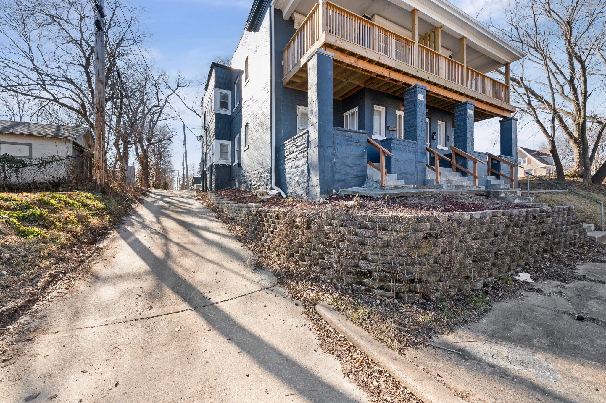 Building Photo - 2207 E 24th Ter