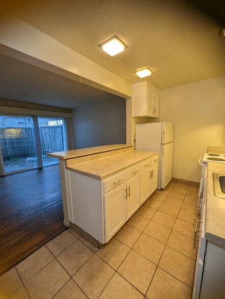 Building Photo - 1044 Rivara Rd