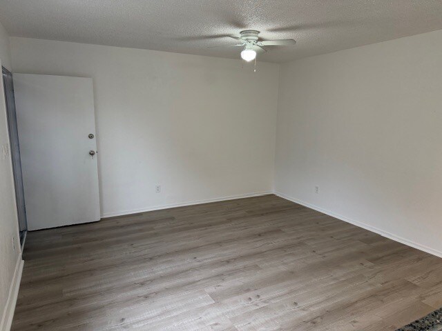 Building Photo - 423 E 82nd St