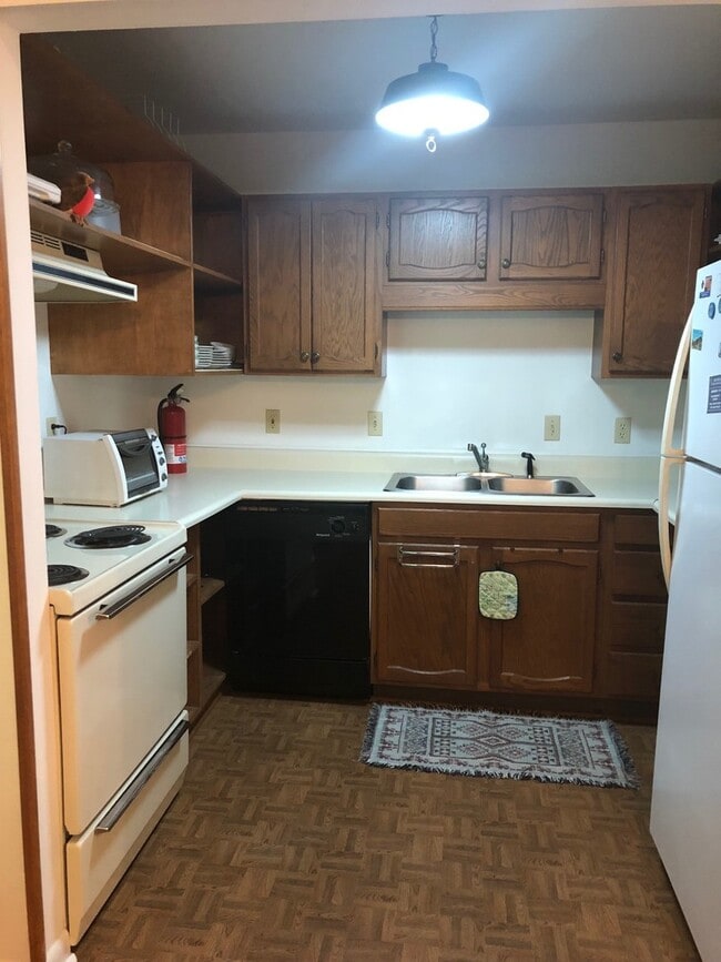 Building Photo - **Montreat SCHOOL YEAR RENTAL** AVAILABLE MID-AUGUST TO MID-MAY