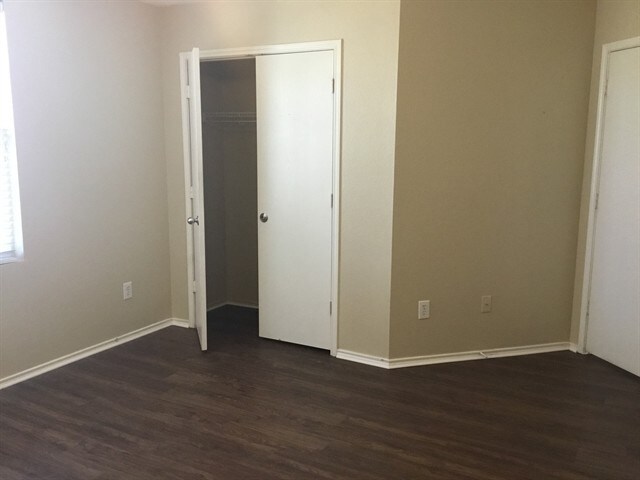 Building Photo - 2804 Lake Vista Dr