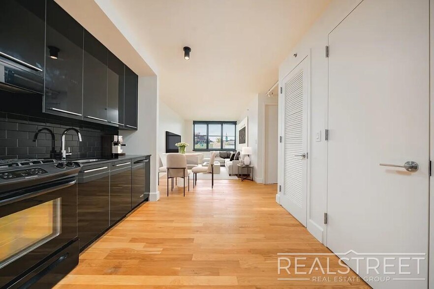 Building Photo - Stunning, Elegant, 2 Bedroom Right off Lorimer L train, Amazing Roof deck, Gym, Great Location!