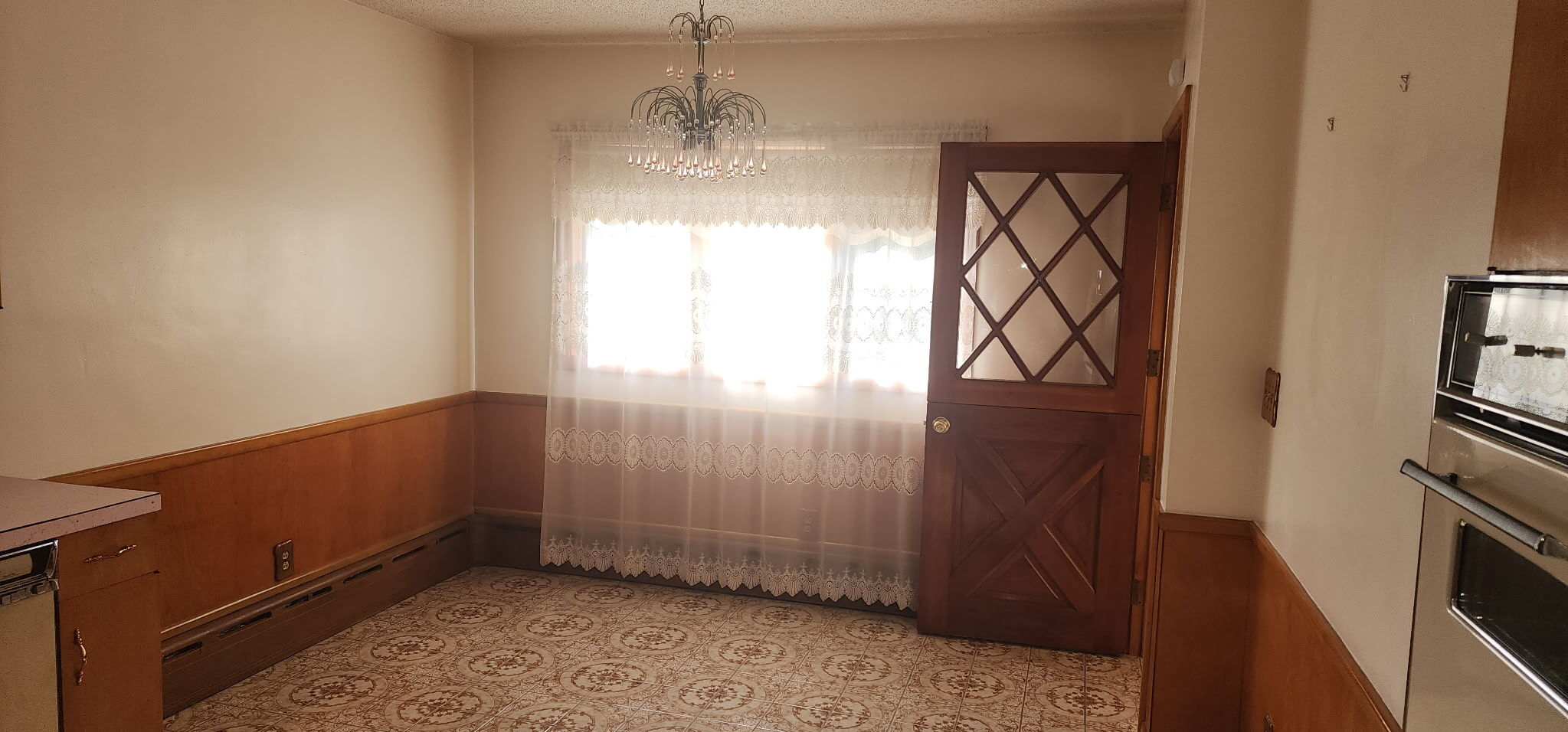 Building Photo - 561 Chicago St