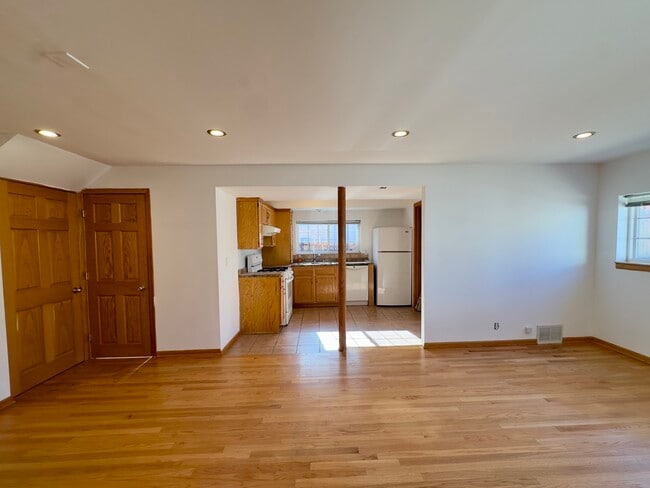 Building Photo - 9910 Crawford Ave