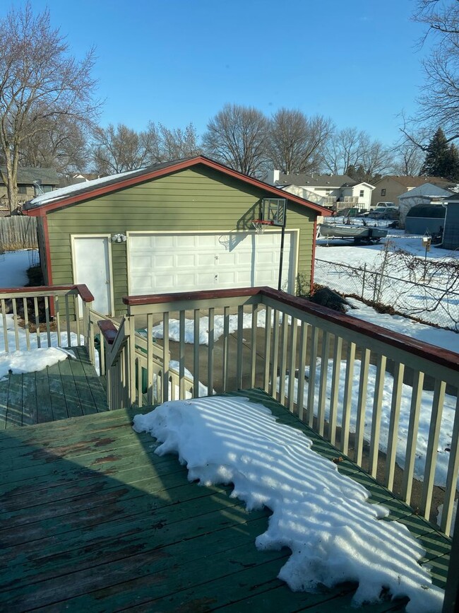 Building Photo - 3 Bedroom 1 1/2 bathroom