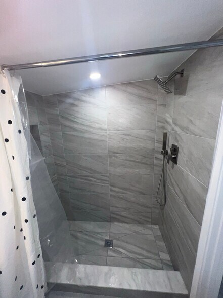 Building Photo - 6439 Willow Wood Ln