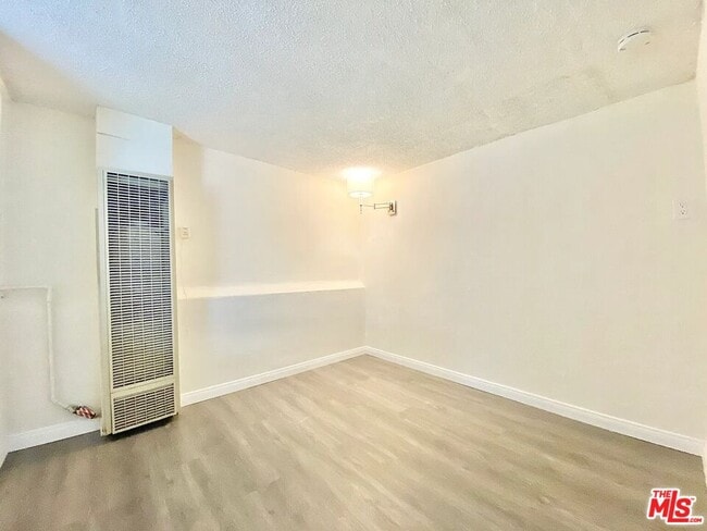 Building Photo - 332 15th Pl