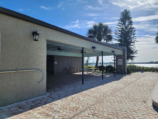 Building Photo - Gorgeous 3-Bedroom, 2.5-Bathroom Townhome in Winter Haven