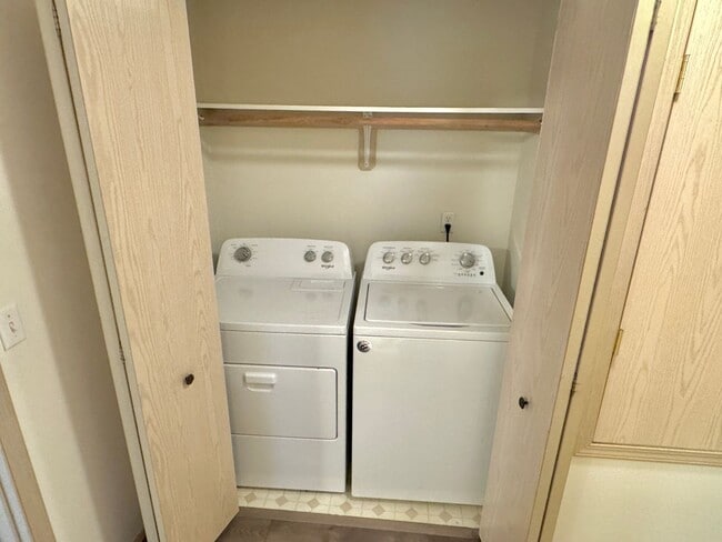 Building Photo - ROMAA01