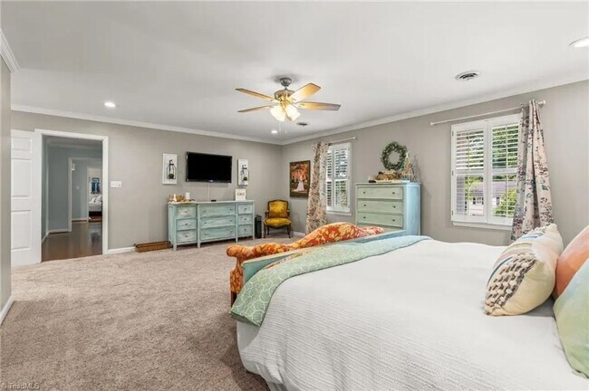 Building Photo - Beautiful Updated Home for Rent in New Irv...