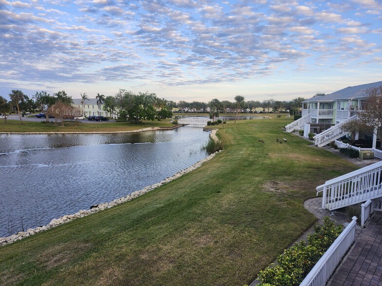 Building Photo - 5110 Coquina Key Dr SE