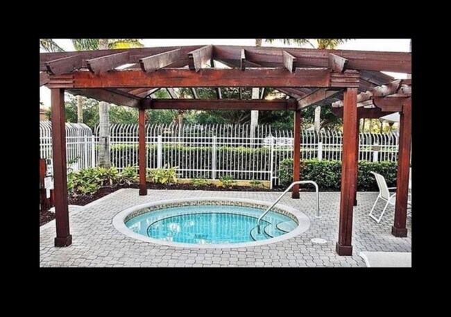 Building Photo - Furnished 2 bedroom 2 bathroom condo