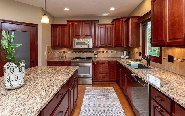 Building Photo - 8700 Wooded Point Dr