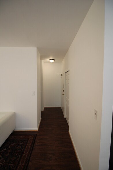 Building Photo - 522 21st St NW