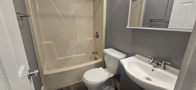 Building Photo - 1590 W. Waggoner-- 2 bed, 1 bath