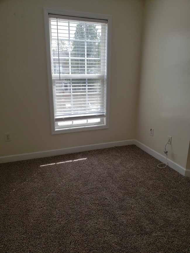 Building Photo - 95 Dumot Ct