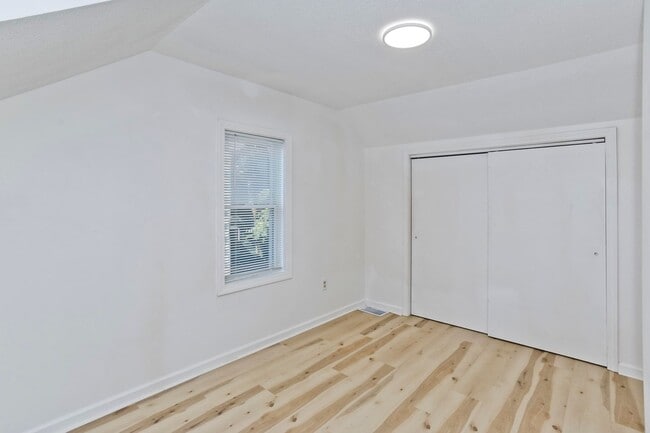 Building Photo - 36 Sheridan St