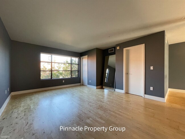 Building Photo - 1 br, 1.5 bath Condo - 350 East Mission St...