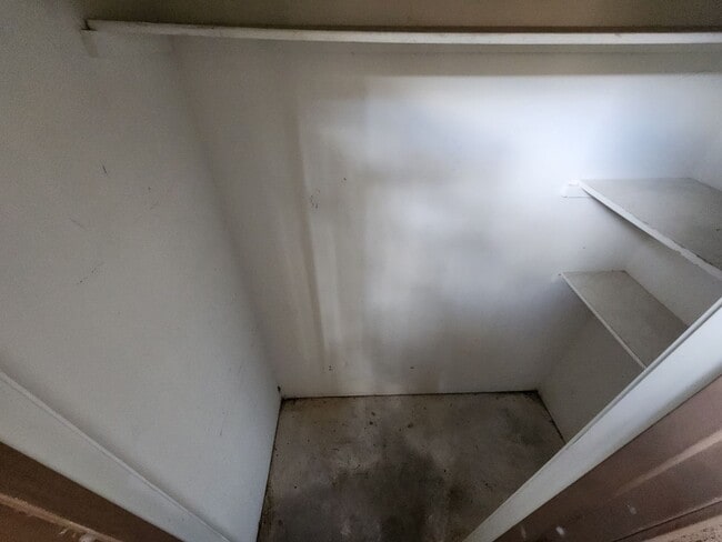 Building Photo - Fantastic, well maintained 2 bedroom condo.