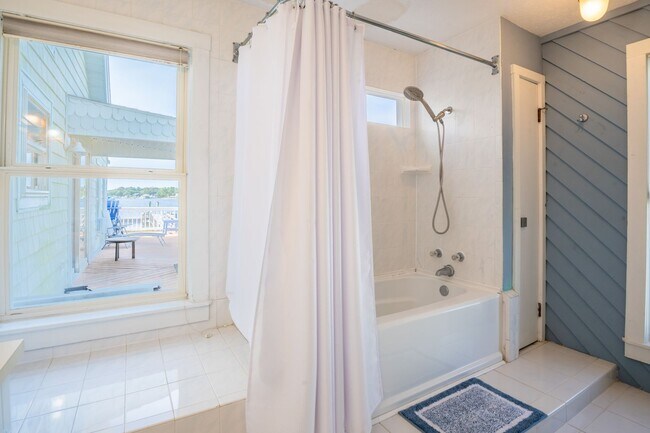 Building Photo - TIME TO SECURE YOUR BOATER'S PARADISE FOR THE FALL OF '25-SPRING OF '26