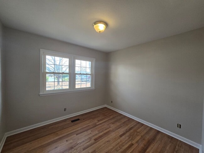 Building Photo - 5426 Silver Pine Ct