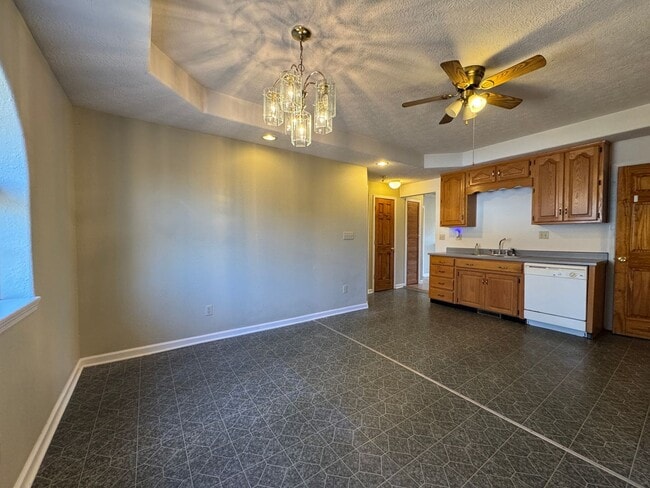 Building Photo - Quaint Three Bedroom Home with an Oversized Tub!