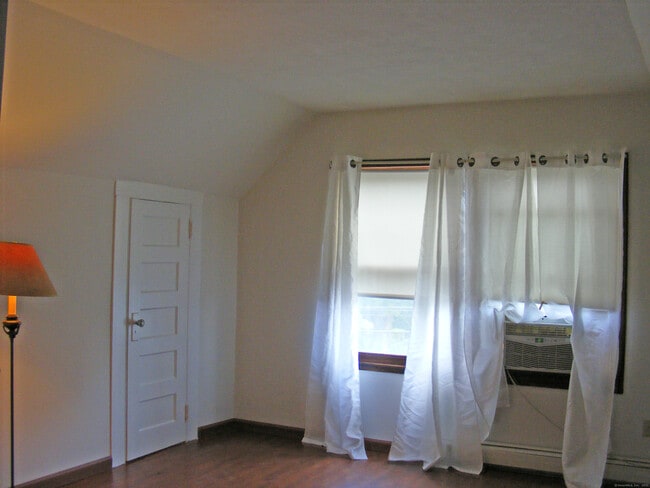 Building Photo - 524 Villa Ave