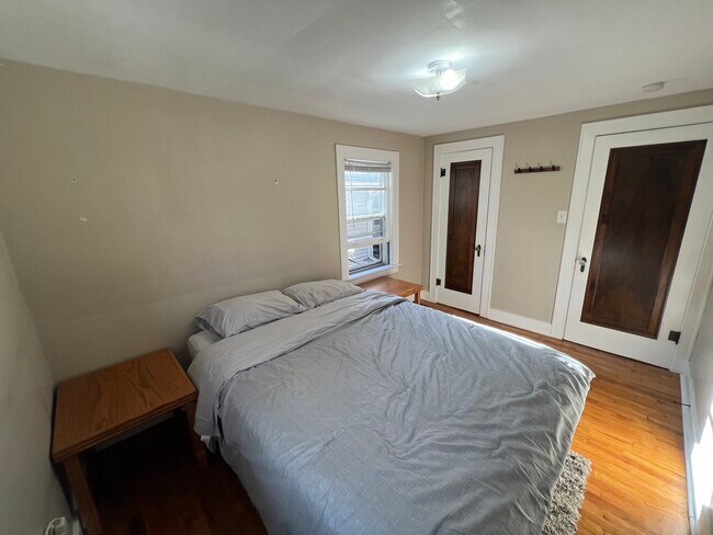 Building Photo - 1300 W Barnes Ave